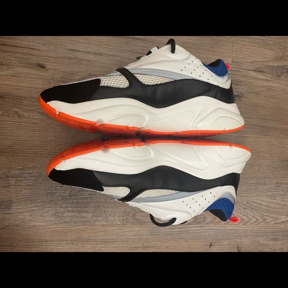 Dior Sneaker - Picture 2 of 5